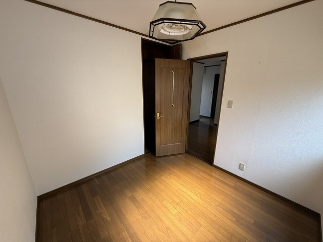 橿原市大軽町のアパートの居間・リビング