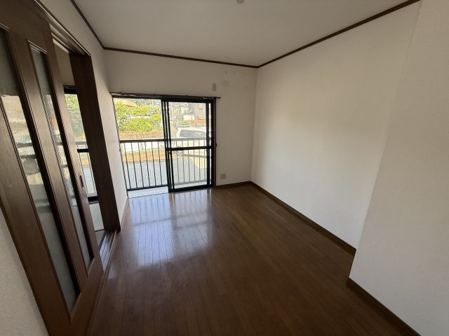 橿原市大軽町のアパートの居間・リビング