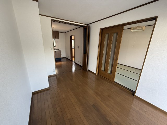 橿原市大軽町のアパートの居間・リビング