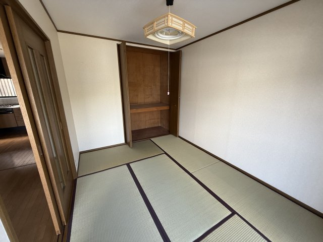 橿原市大軽町のアパートの和室
