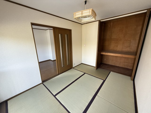 橿原市大軽町のアパートの和室