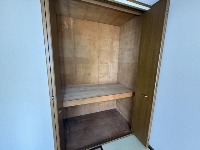 橿原市大軽町のアパートの収納