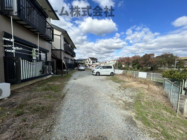 橿原市大軽町のアパートの駐車場