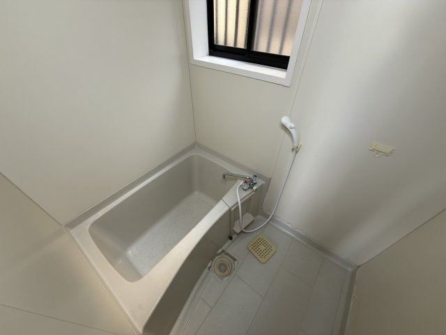 橿原市大軽町のアパートの浴室