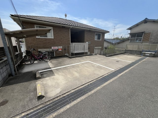 バンブーエの駐車場