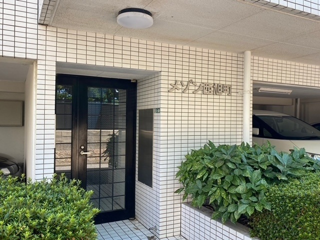 メゾン西旭のエントランス