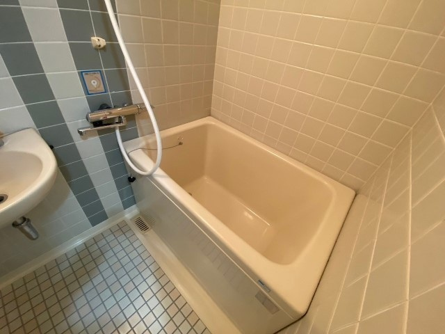 メゾン西旭の浴室|コンパクトで使いやすいお風呂です