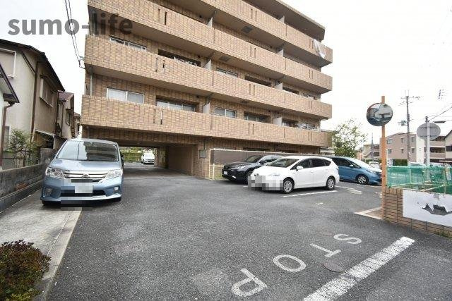 フィオレ伊丹の駐車場