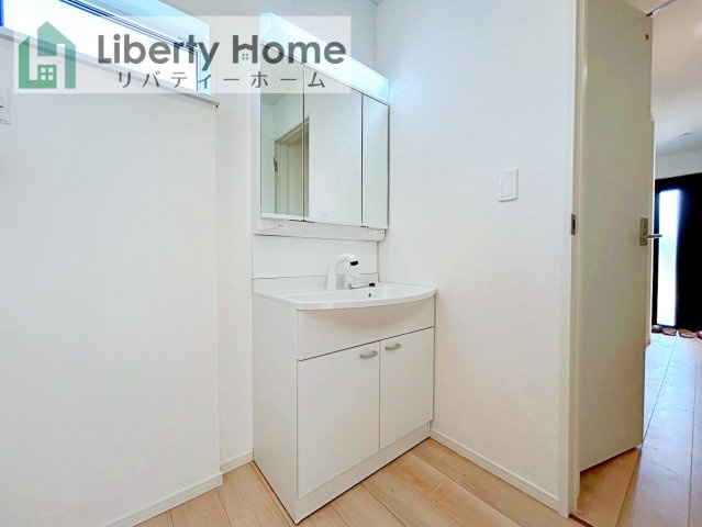 常総市新石下第9　新築戸建　1号棟の独立洗面台