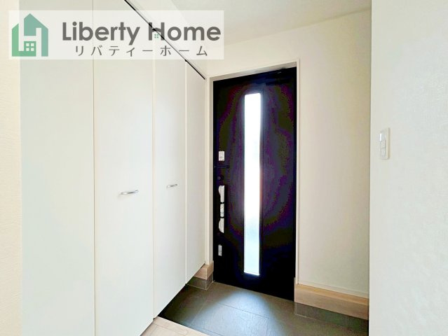 常総市新石下第9　新築戸建　1号棟の玄関