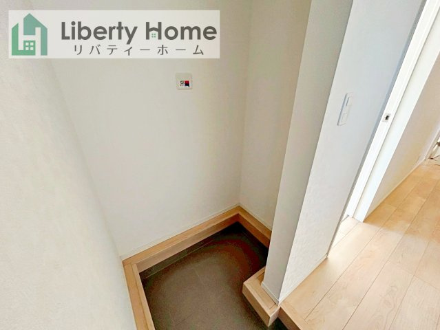 常総市新石下第9　新築戸建　1号棟の玄関