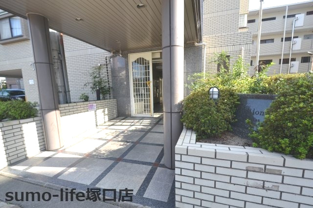 イプシロンB棟のエントランス