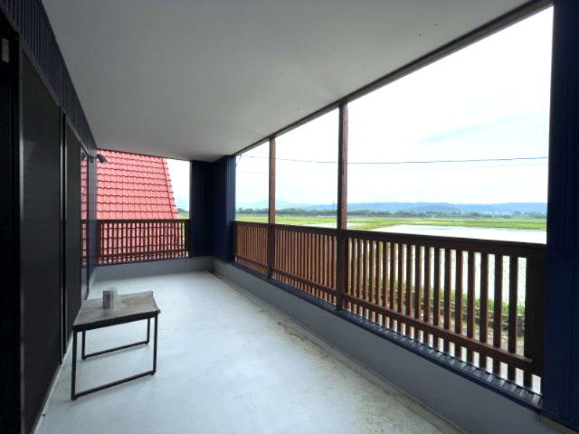 高島市新旭町針江中古戸建のバルコニー