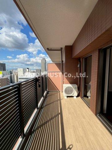 プレジオ梅田のバルコニー|外からの目が気にならないバルコニーで洗濯物が干せます