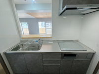 【キッチン】 | ロワールマンション篠栗Ⅱ | 機能性とデザイン性を両立させた、リノベーション物件ならではの素敵なキッチン。立ってみるとそれがよく分かります♪