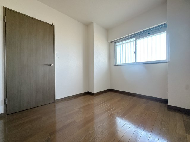 【洋室】 | ロワールマンション篠栗Ⅱ | 思い切ってリフォームするのも手ですね。選択肢は無限に♪