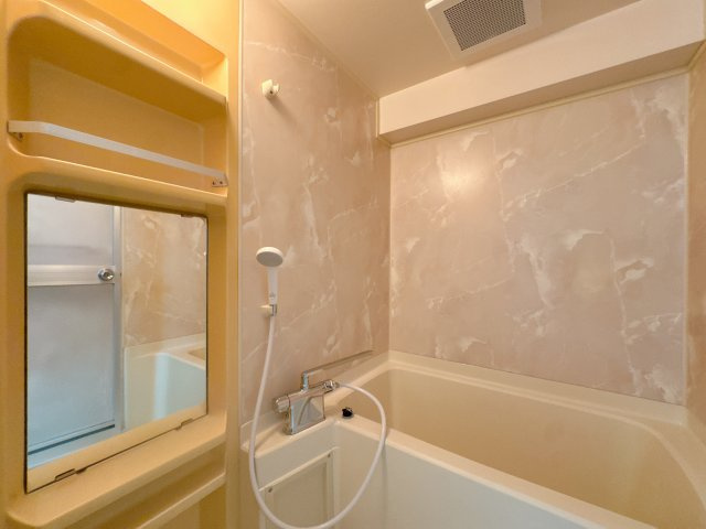 【浴室】 | ロワールマンション篠栗Ⅱ | 思い切ってリフォームするのも手ですね。選択肢は無限に♪