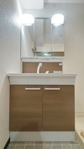 【キッチン】 | ロワールマンション篠栗Ⅱ | シンプルで清潔な洗面台から、朝をスタートさせましょう♪