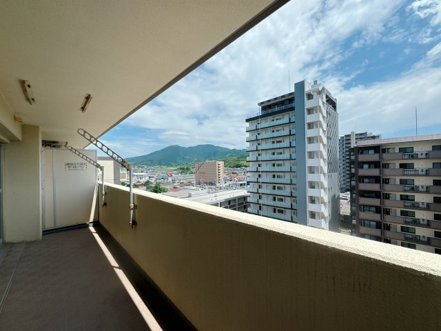 【バルコニー】 | ロワールマンション篠栗Ⅱ | お隣との距離も十分開けて、光や風を遮りません。