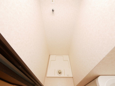 【設備】 | Luxe難波WEST | 洗濯機置き場です
