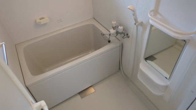 ヴァン・ベール湘南Aの浴室