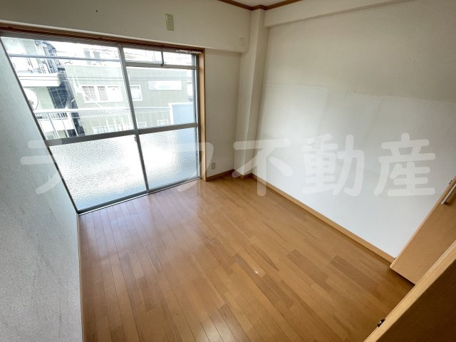 サンライフ小阪の居間・リビング|ゆったりとした居間です