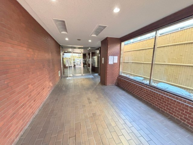 ネオハイツ第3新大阪のロビー
