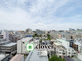 【展望】 | 眼前に広がる空の雄大さと、このお部屋の自慢の一つである「眺望」をご覧ください。毎日、この景色を独り占めできる新生活に夢が広がります。～即日のご見学可能～　お問合せはお気軽にどうぞ。