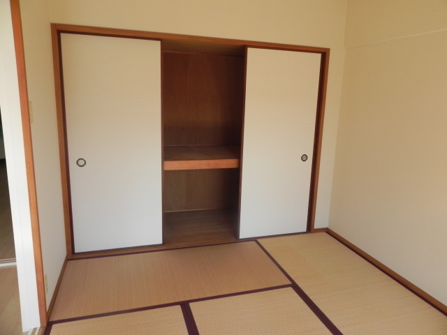 タカシマビルの居間・リビング