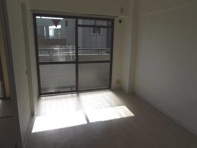 タカシマビルの居間・リビング