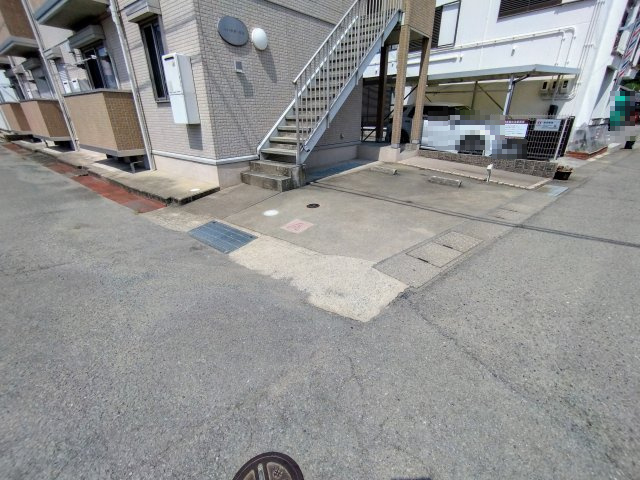 ウィット紀三井寺の駐車場