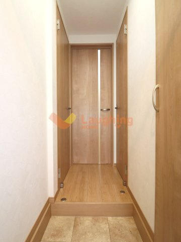 lapislazuli寺町の玄関|収納もある玄関です