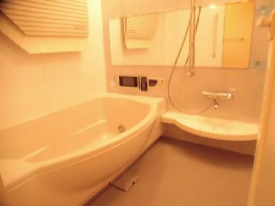 G-CREST京都四条烏丸（ジークレスト京都四条烏丸）の浴室|広々浴槽・多機能バス