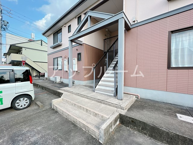 シャトル久のエントランス