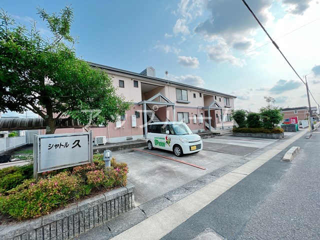 シャトル久の駐車場