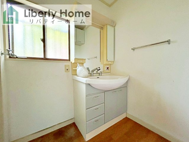 土浦市烏山2丁目　中古一戸建ての独立洗面台