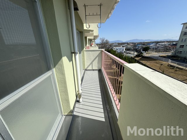 鶴山台27号棟のバルコニー