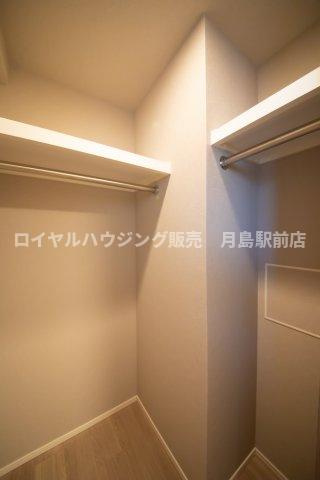 寝室：ウォークインクローゼット