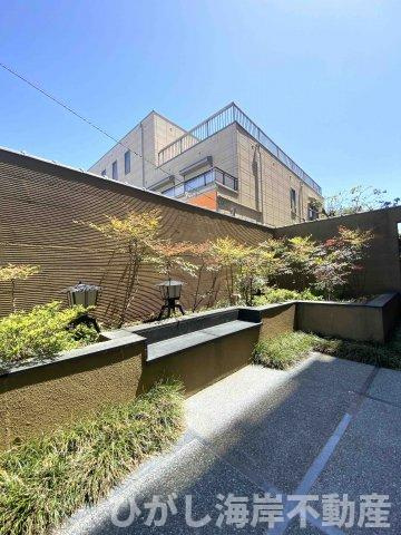 グレイス茅ヶ崎ソレアードのエントランス|エントランスまでのアプローチ部分