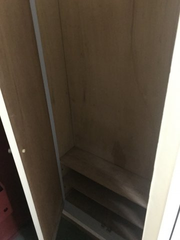玄関のクローゼットの下には靴を置ける棚もございます♪