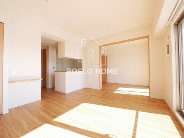 グラマシー京橋の居間・リビング|同マンション別部屋：参考写真