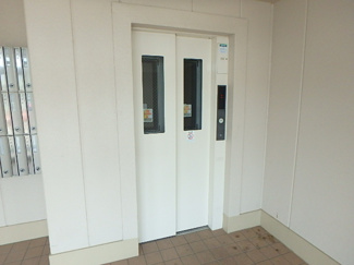 【エントランス】 | シャルマンプレイス | ※写真は反転タイプになります。