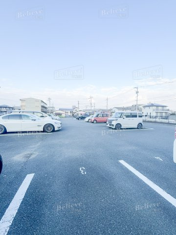 サンモール梅満の駐車場|駐車スペースもあります♪
