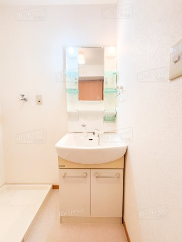 サンモール梅満の洗面所|綺麗で明るい洗面所です☆