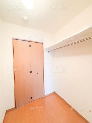 サンモール梅満の収納|ウォークインクローゼットなので収納豊富です♪