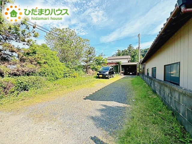 【駐車場】 | 水戸市柳河町　中古戸建 | ゆったりとしたカースペースで、ファミリーカーや軽自動車もラクラク駐車出来ますね♪