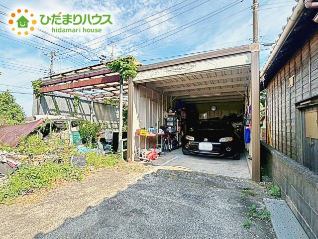 【駐車場】 | 水戸市柳河町　中古戸建 | ガレージがございますので、車がバイクを置くスペースも確保◎！