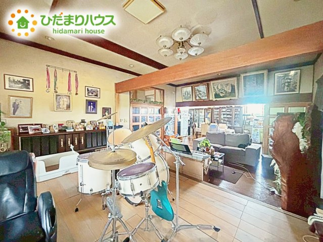 【居間・リビング】 | 水戸市柳河町　中古戸建 | 南向きのリビングではぽかぽかの日差しが感じられます☆彡
