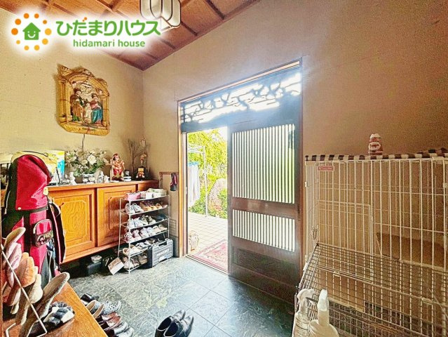 【玄関】 | 水戸市柳河町　中古戸建 | 使い勝手の良い大きなシューズボックス☆乱雑になりがちな玄関をスッキリ見せてくれます！