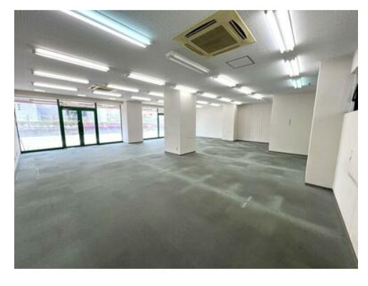 近江八幡市鷹飼町の店舗事務所のロビー